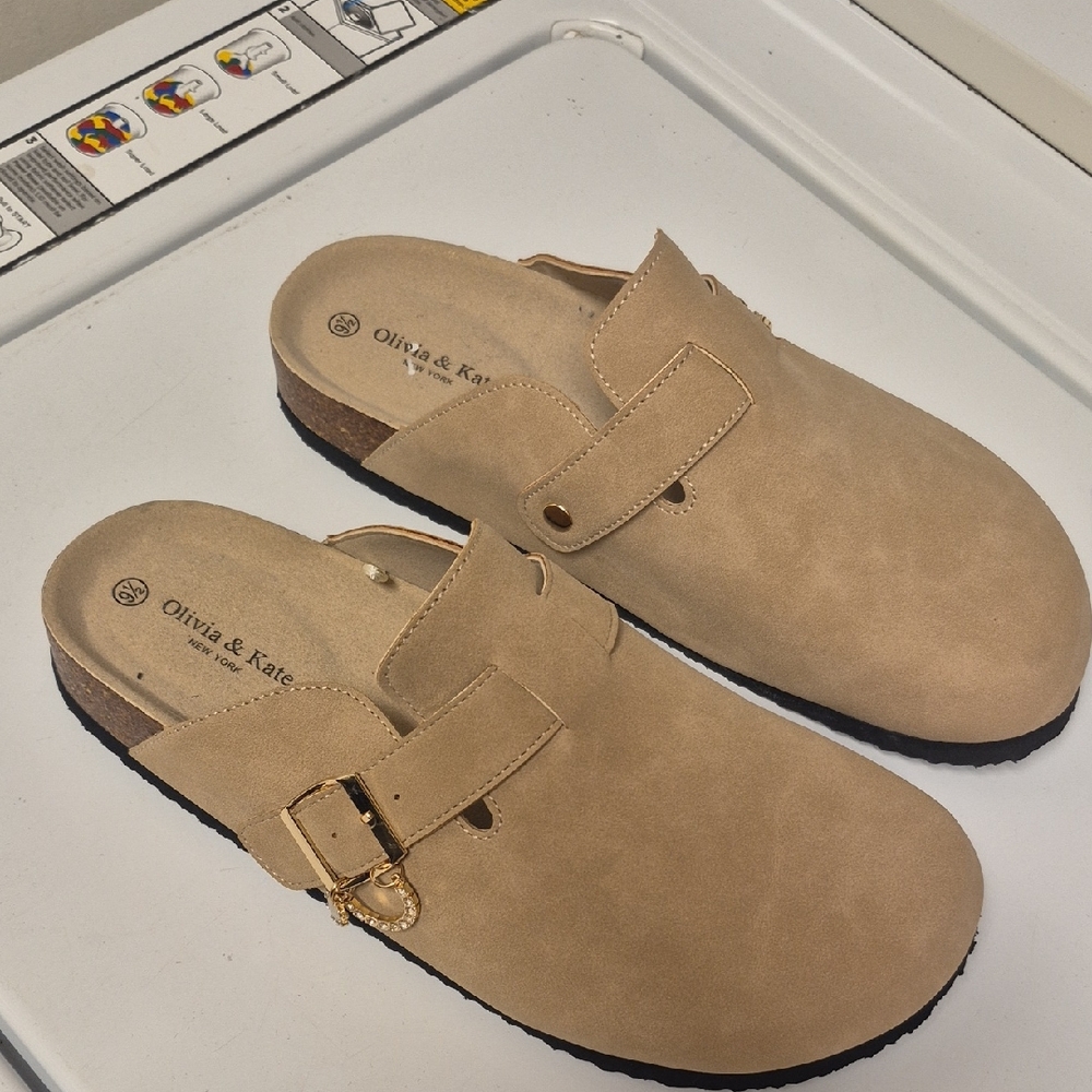 Olivia & Kate Clogs (91/2) Nwt